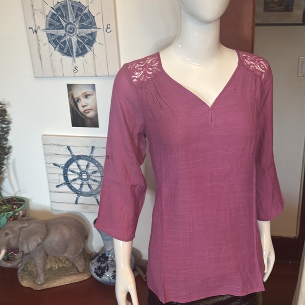 NWT northern reflections size small Elegant Pink Lace-Shoulder Women's Top